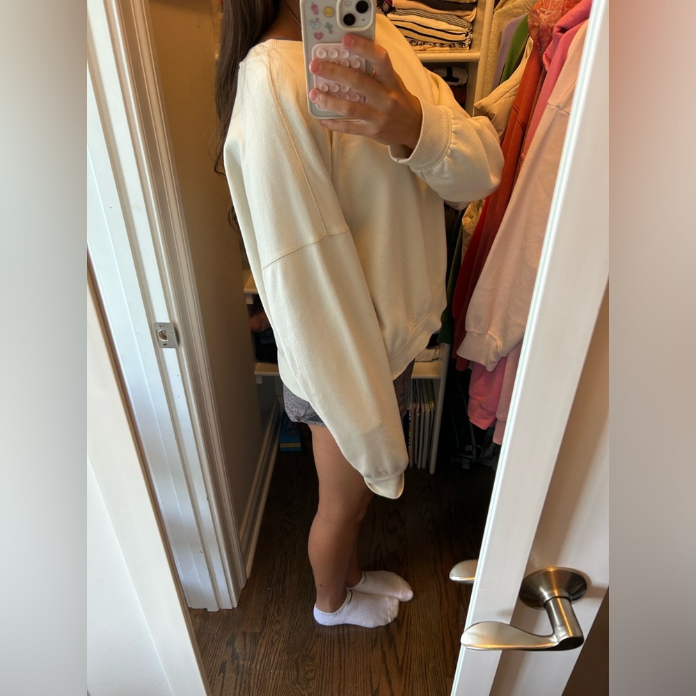 Cream Universal Threads Sweatshirt - Picture 3 of 5